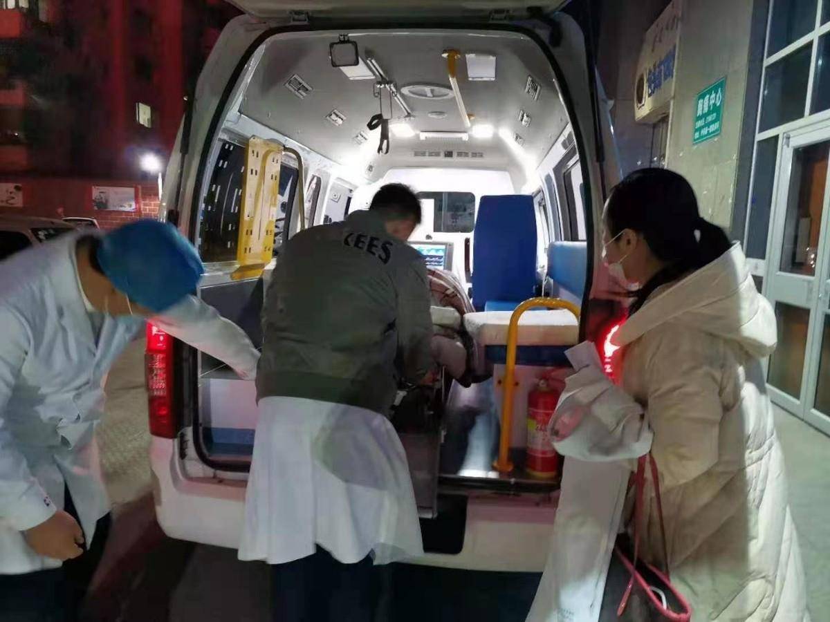 北京跨省救护车转运护送-出院转院病人服务