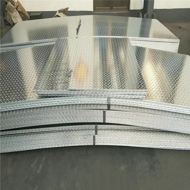 一名供应Q355E花纹板2mm热轧花纹板建筑桥梁用板材