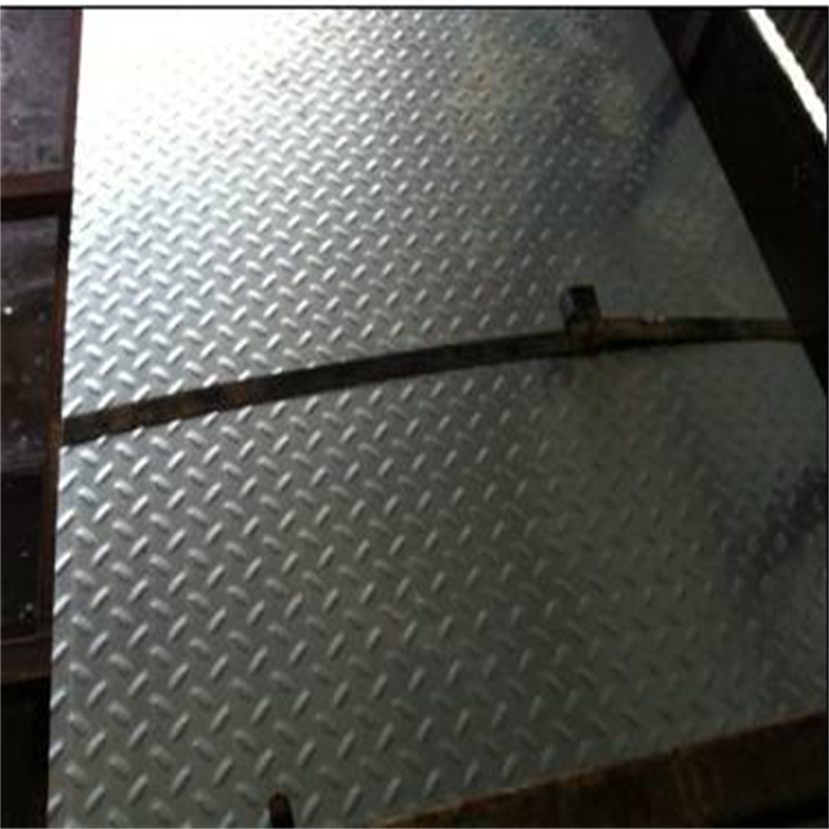 一名供应Q355E花纹板2mm热轧花纹板建筑桥梁用板材